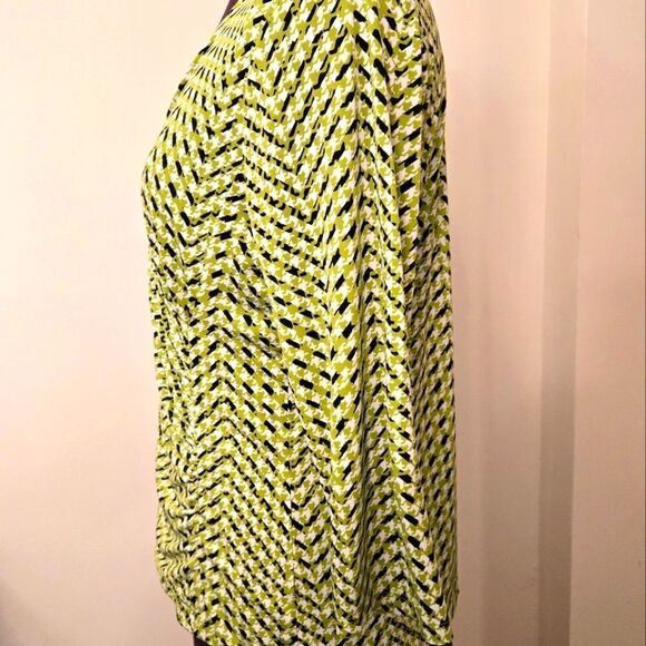 Liz Claiborne Green and Black Fitted Ruched Blouse - Picture 6 of 7